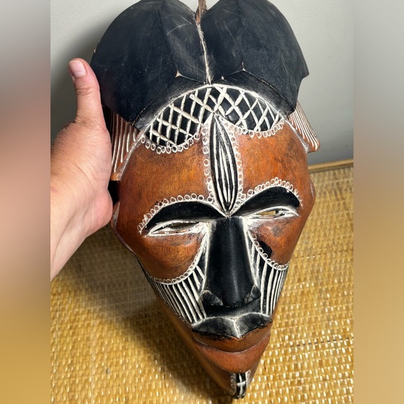 Vintage African hand carved and hand painted mask in great condition - Picture 3 of 8